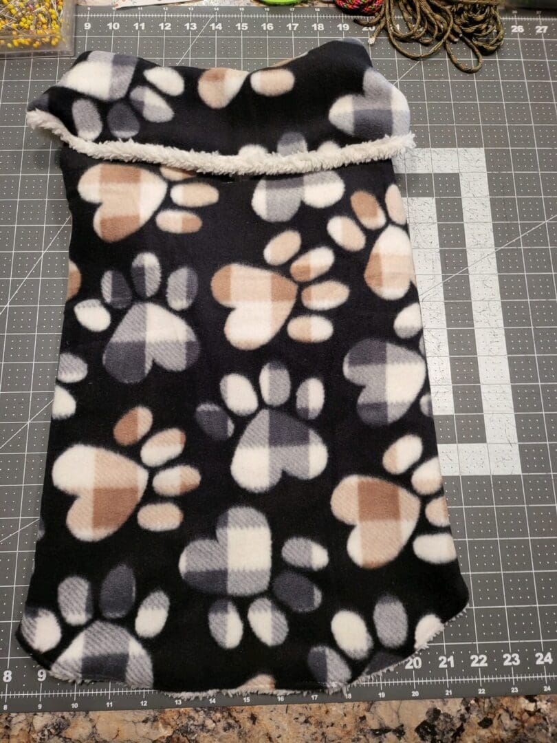 A dog 's paw print pattern is shown on the fabric.